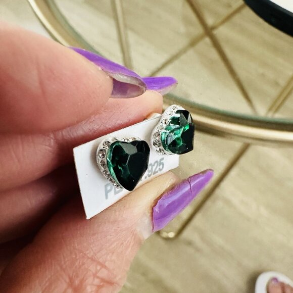 NEW 925 Sterling Silver Green Heart Zircons Small Earrings - Picture 3 of 9